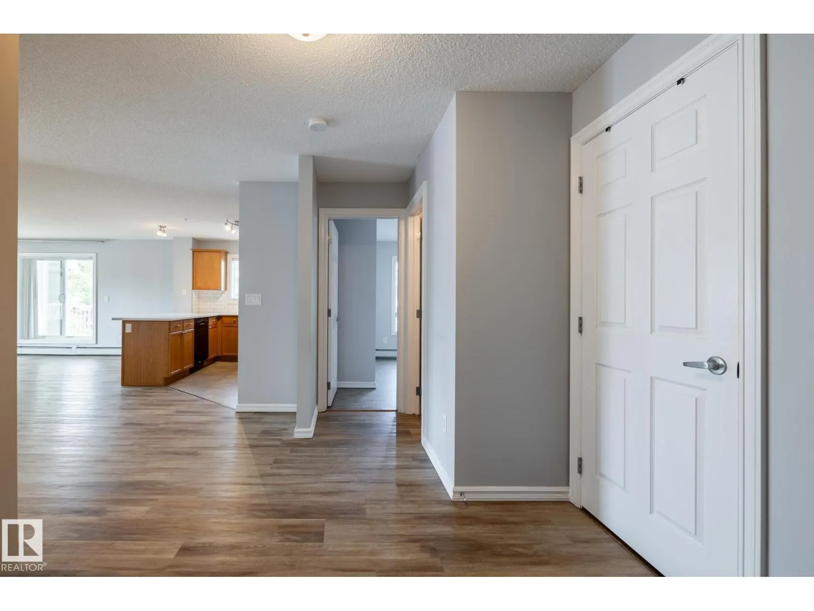 #201 4407 23 ST NW