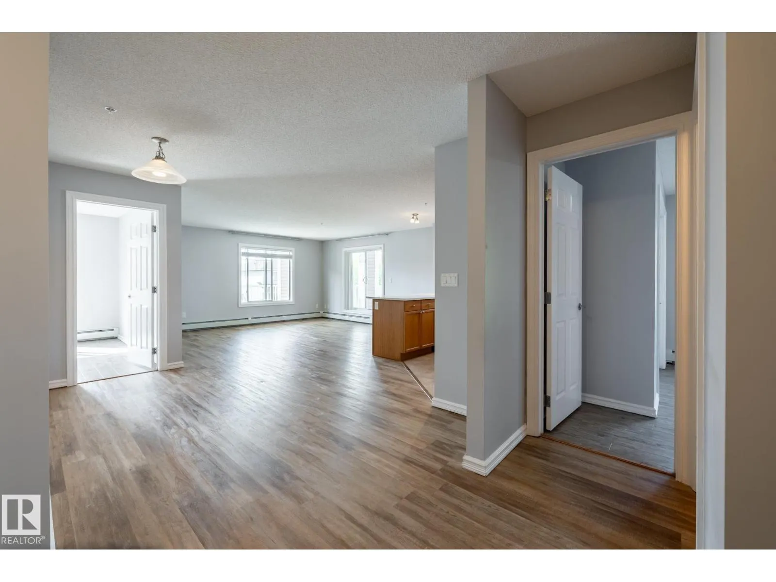 #201 4407 23 ST NW
