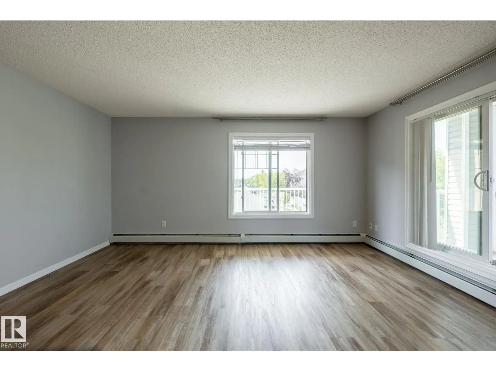 #201 4407 23 ST NW
