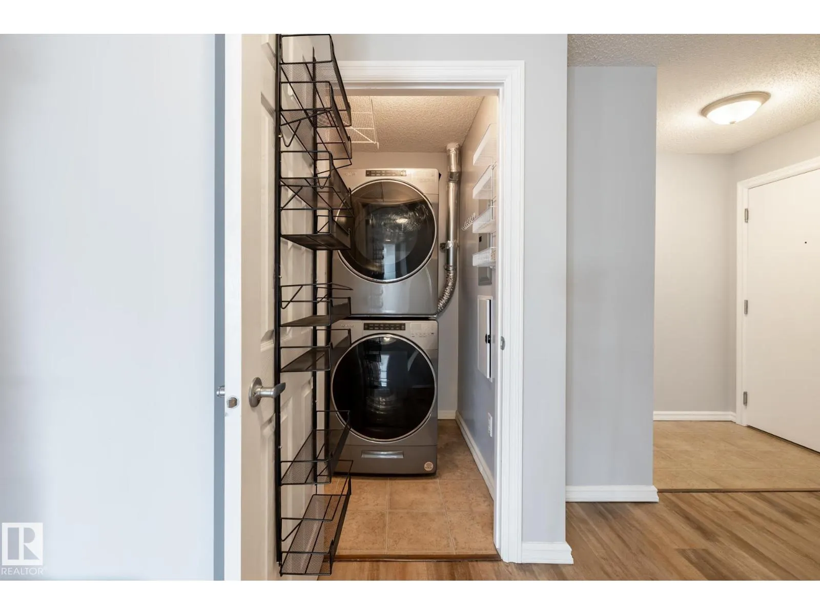 #201 4407 23 ST NW
