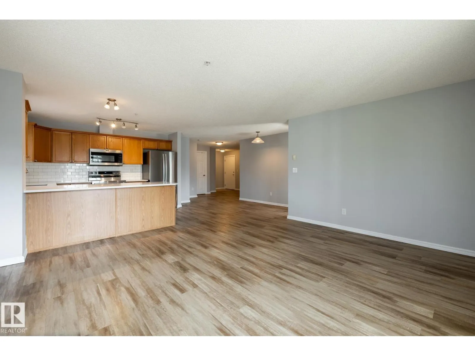 #201 4407 23 ST NW