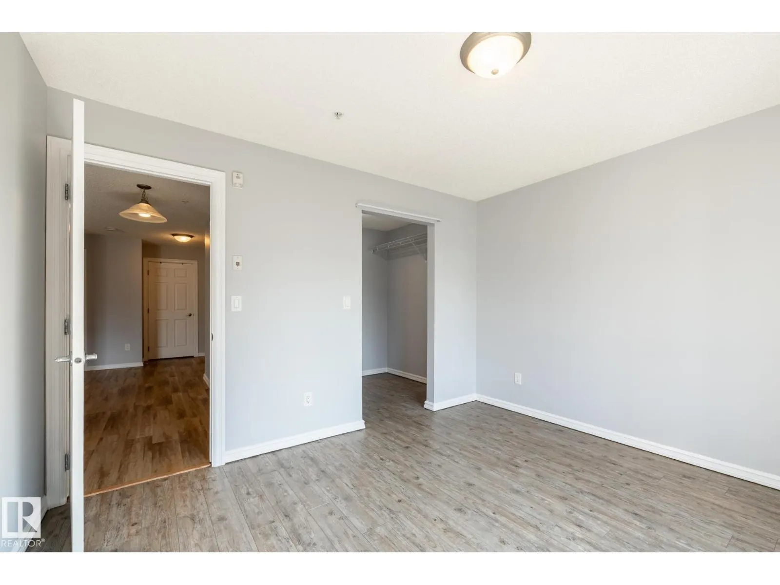 #201 4407 23 ST NW