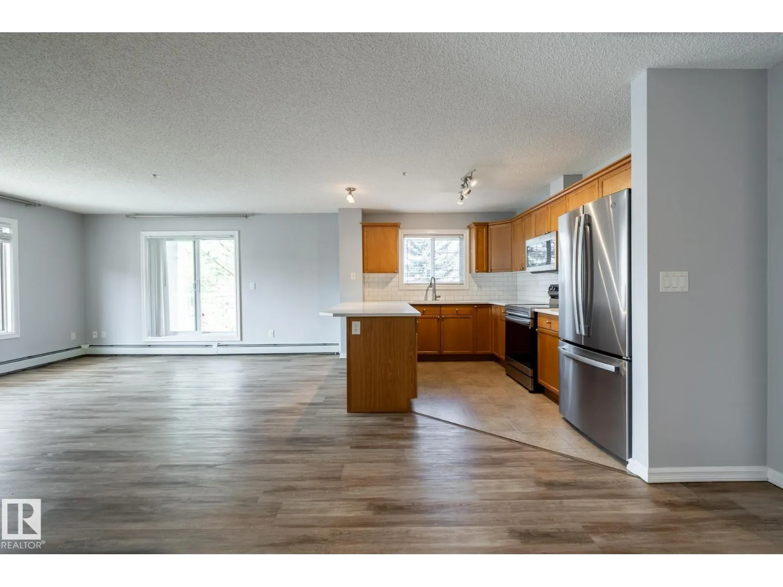 #201 4407 23 ST NW