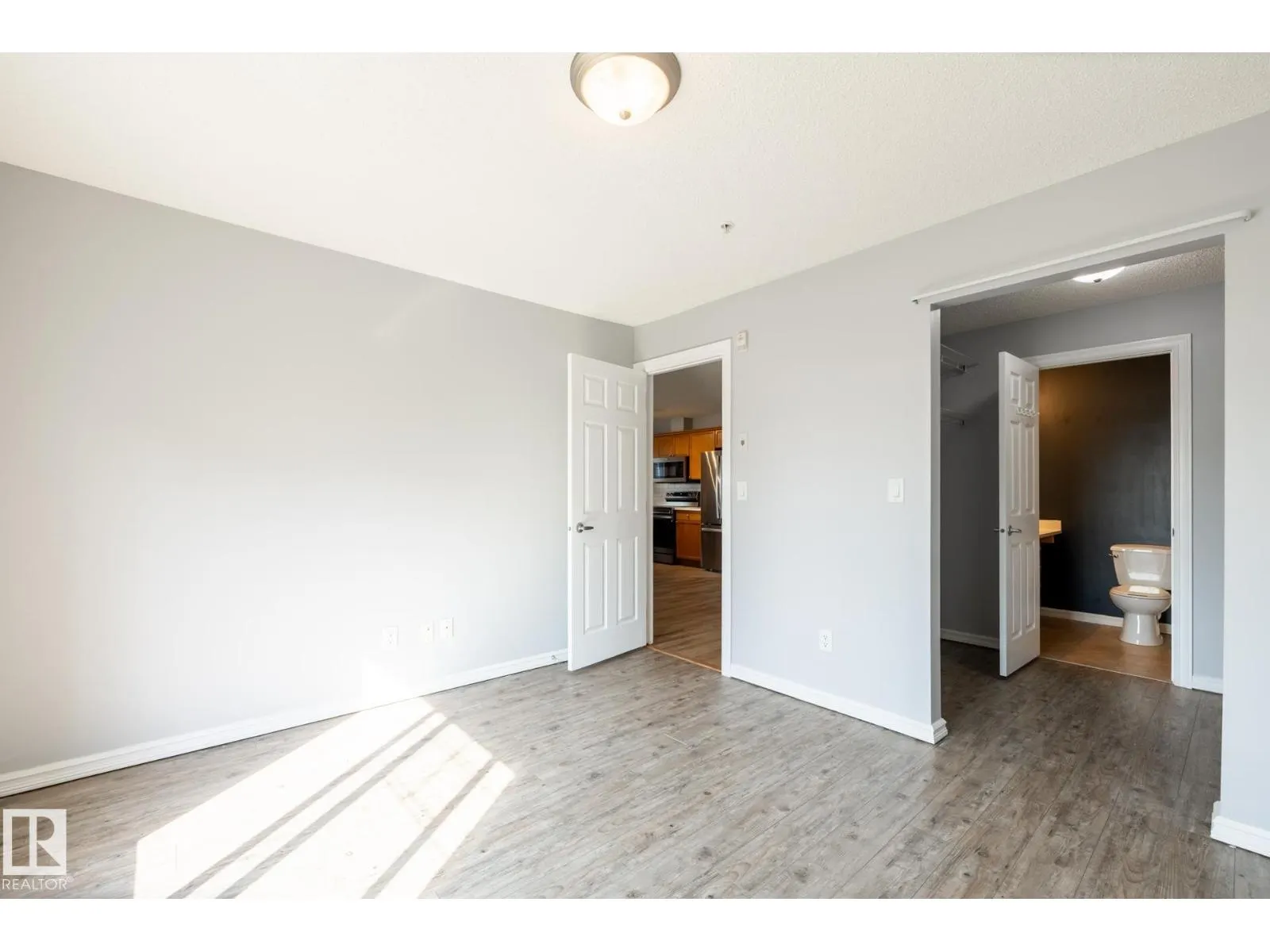 #201 4407 23 ST NW