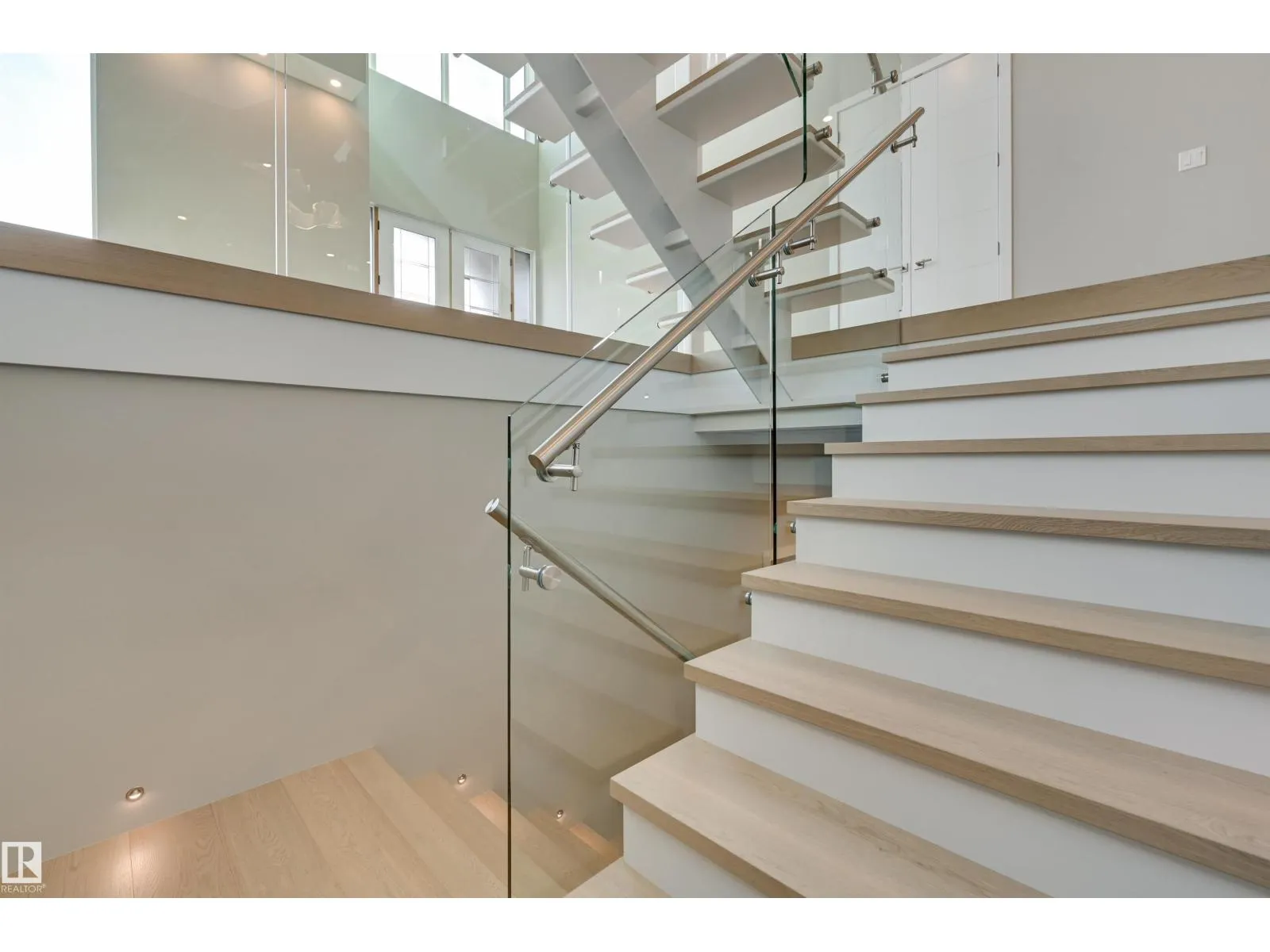 9832 142 ST NW