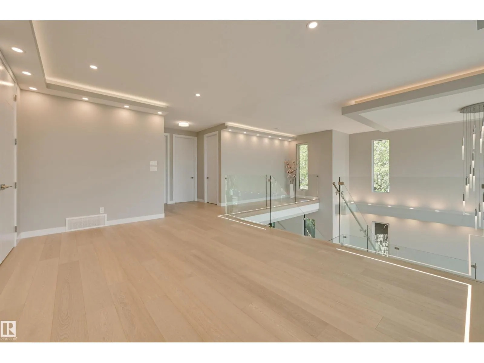 9832 142 ST NW
