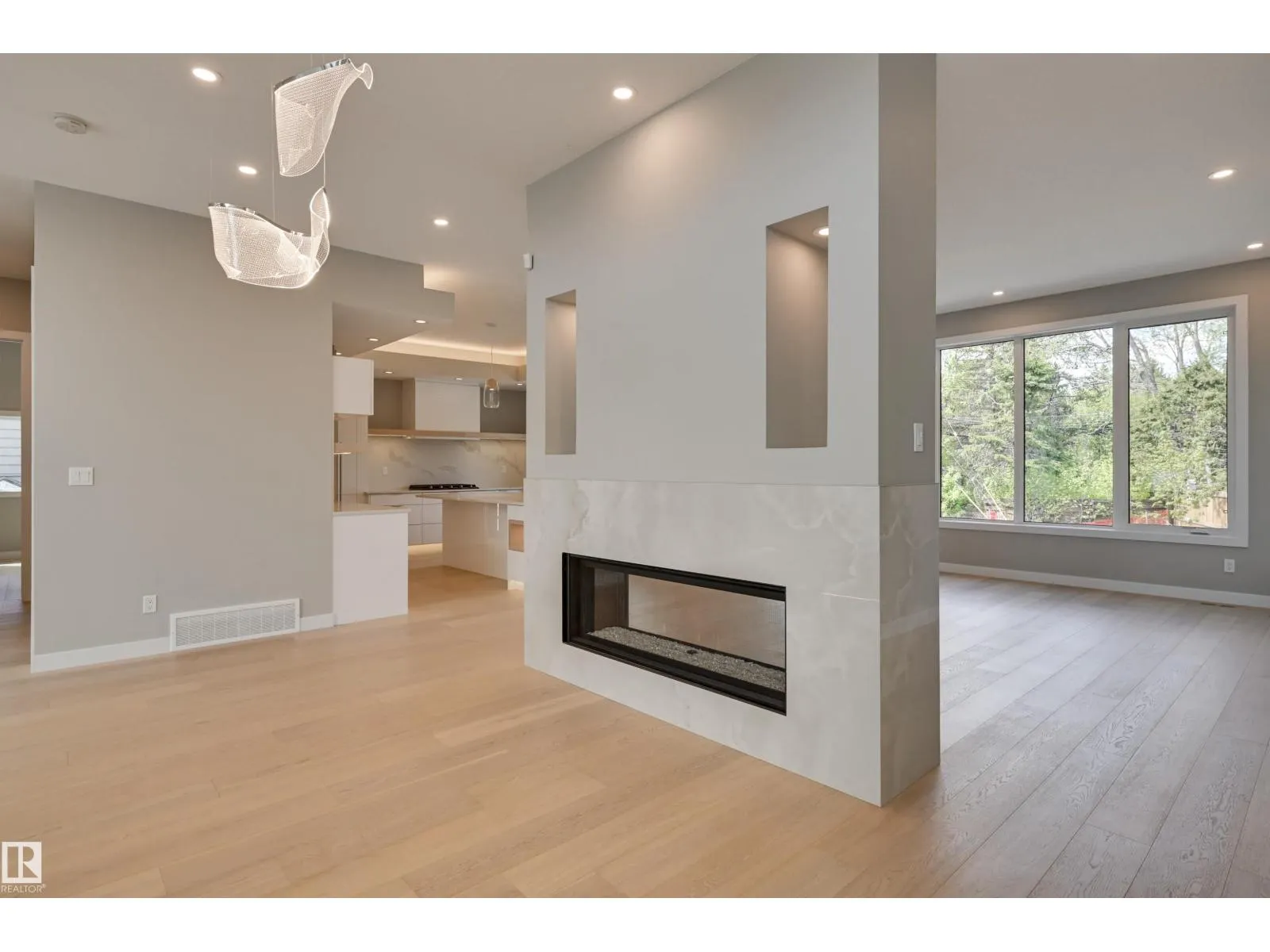 9832 142 ST NW