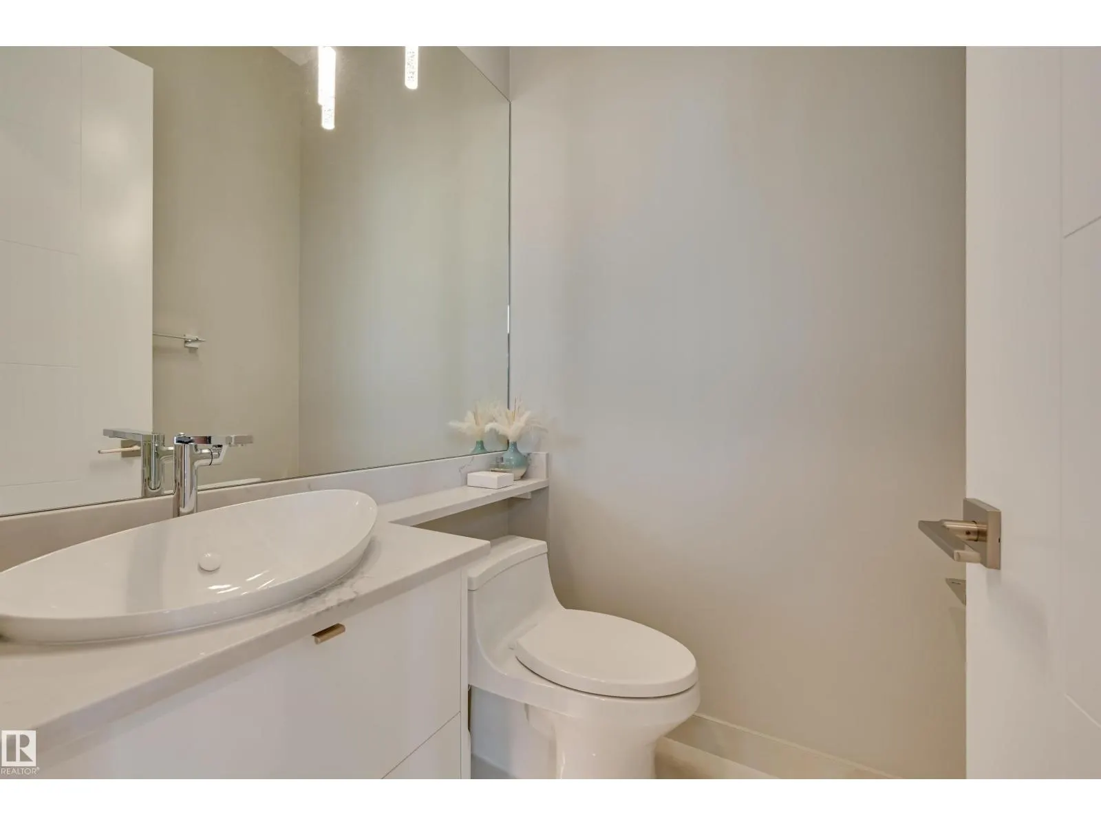 9832 142 ST NW