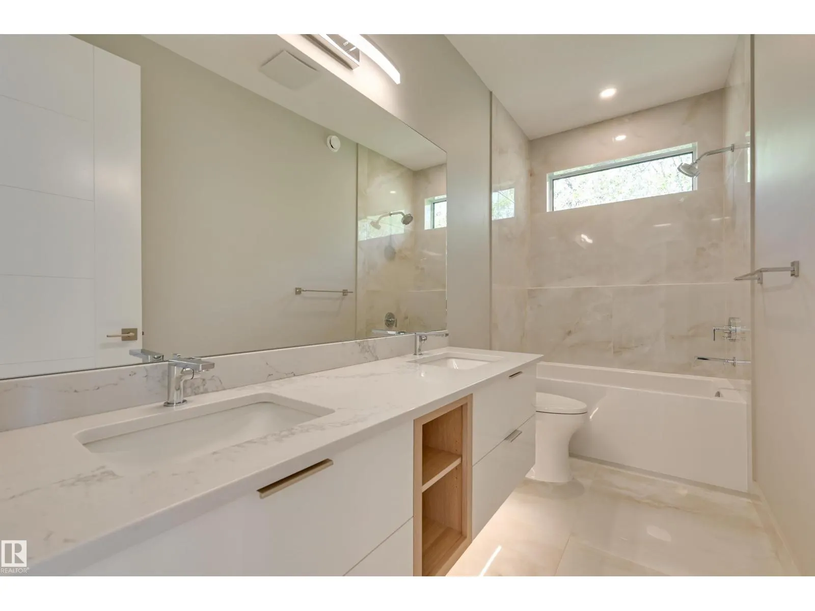 9832 142 ST NW