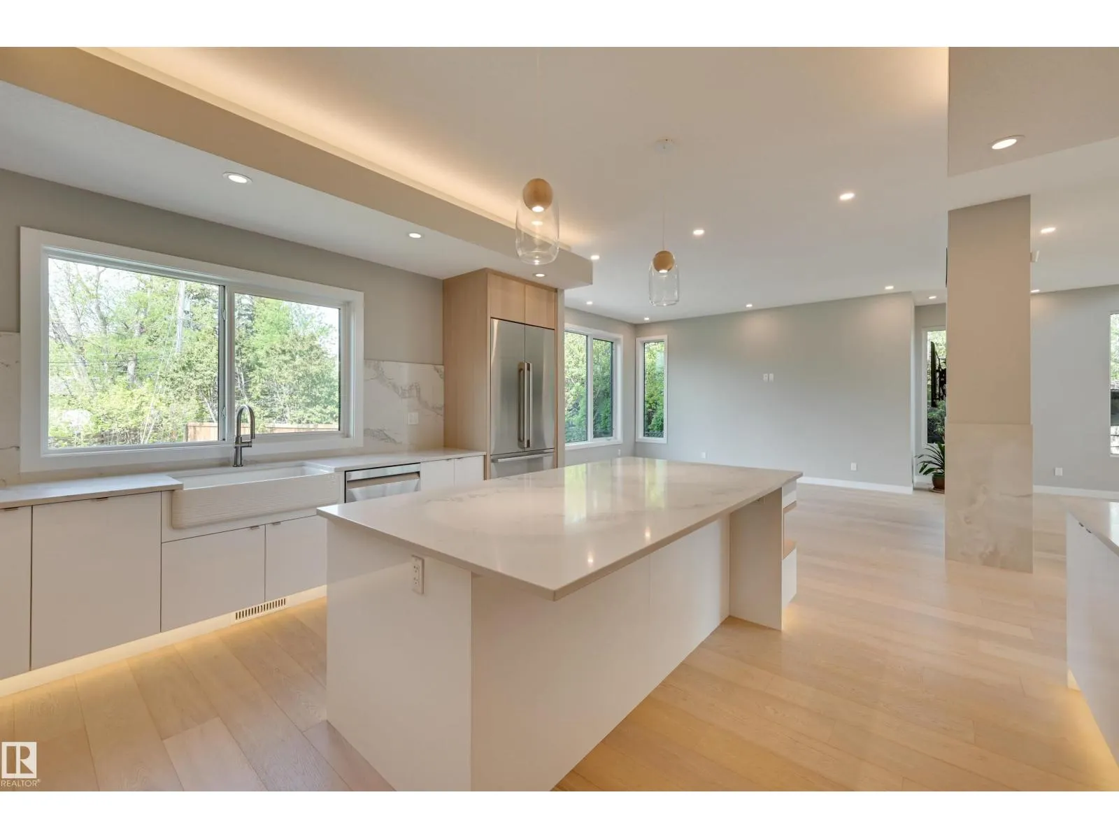 9832 142 ST NW