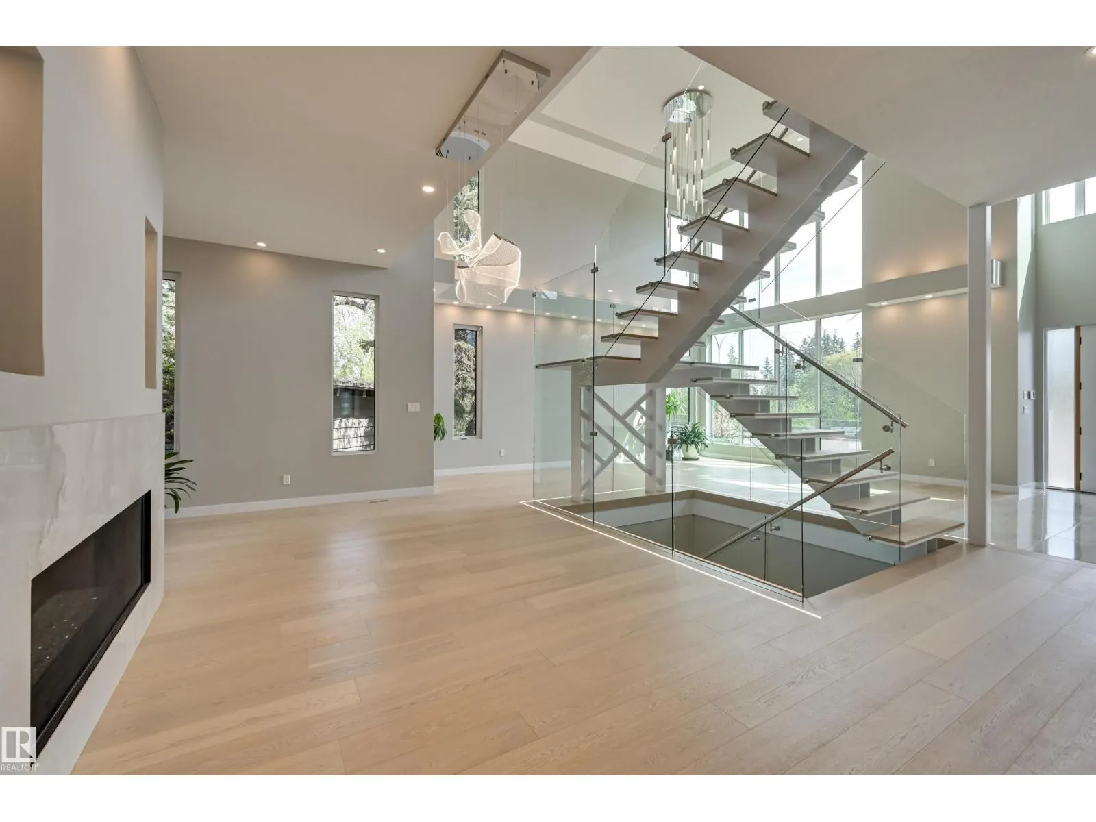 9832 142 ST NW