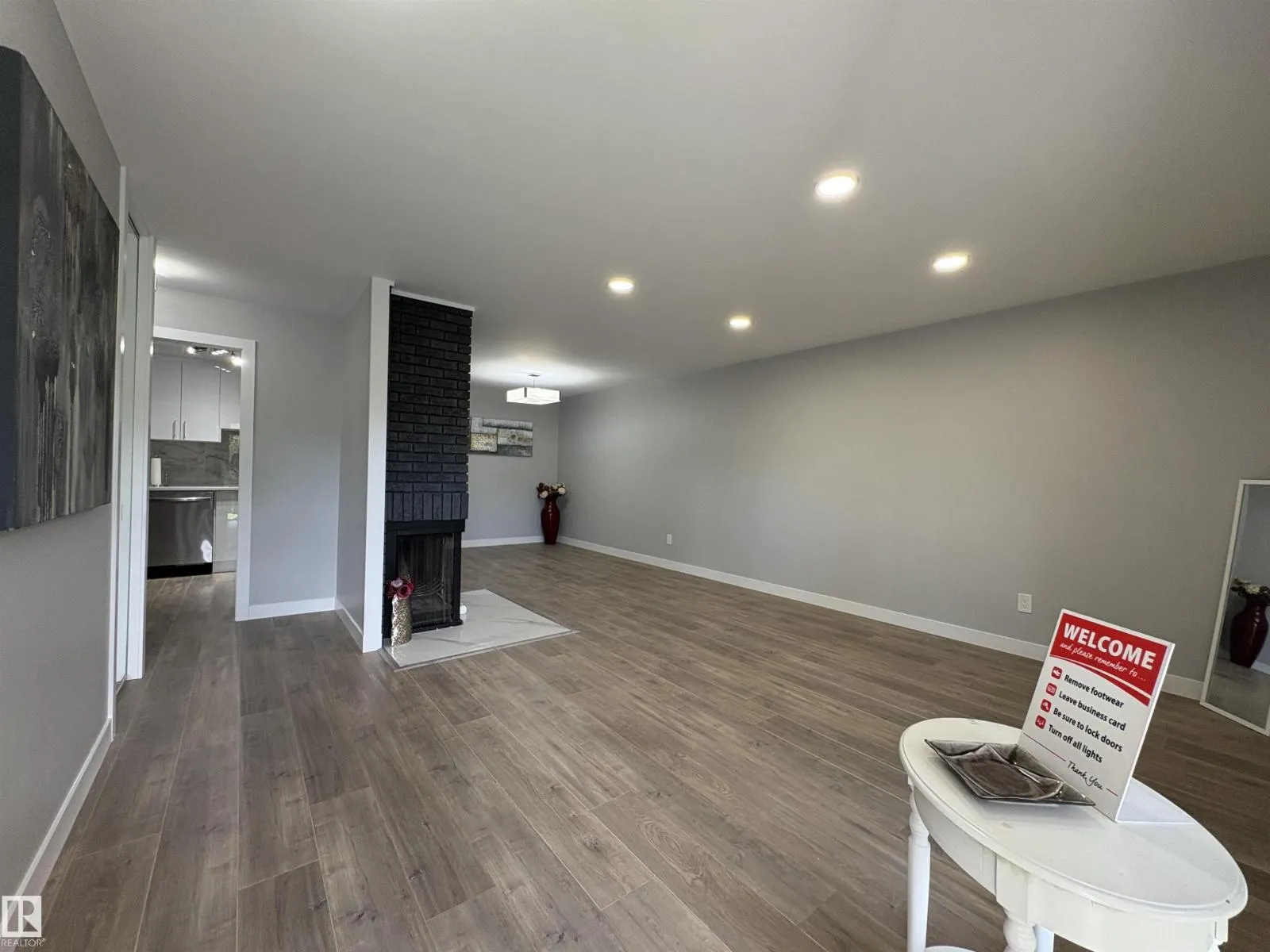 204 SURREY GARDENS GD NW