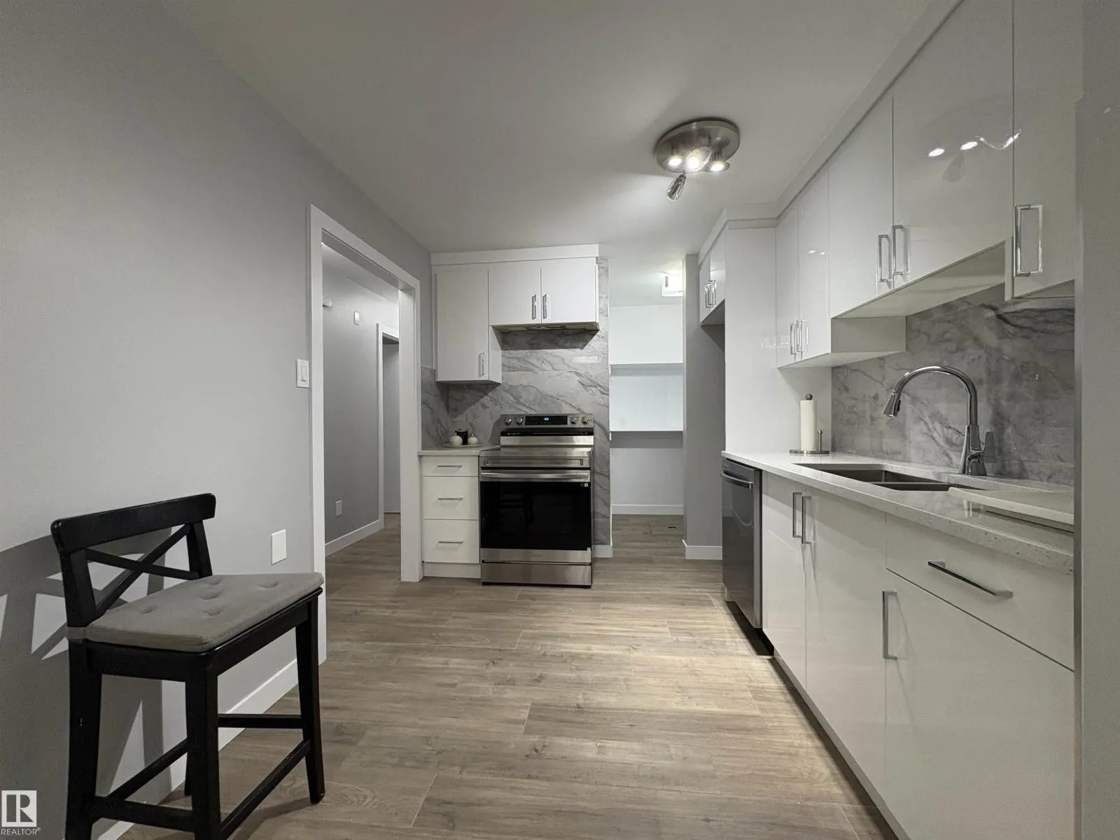 204 SURREY GARDENS GD NW