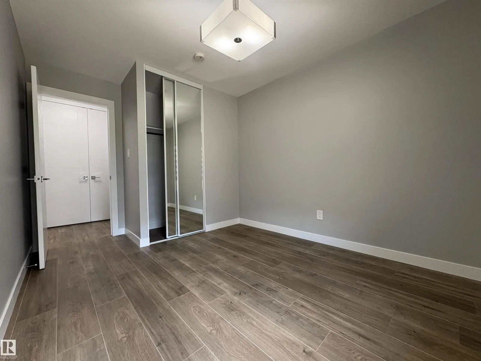 204 SURREY GARDENS GD NW