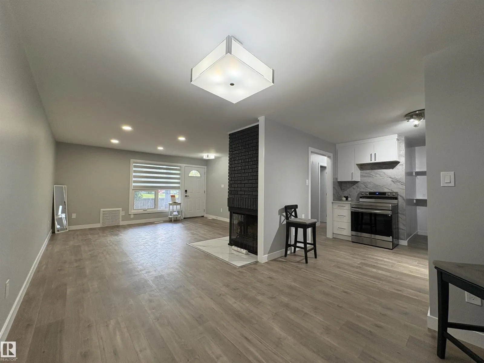 204 SURREY GARDENS GD NW