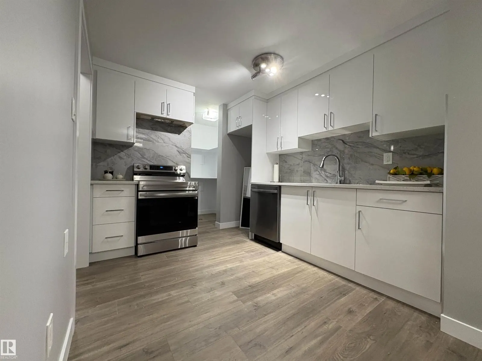 204 SURREY GARDENS GD NW