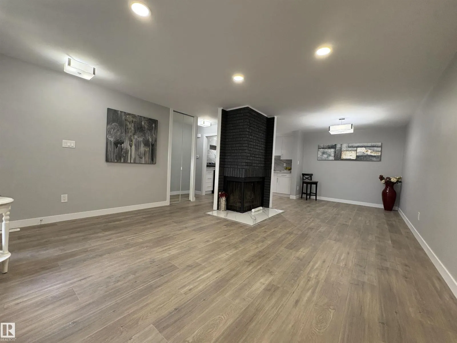 204 SURREY GARDENS GD NW