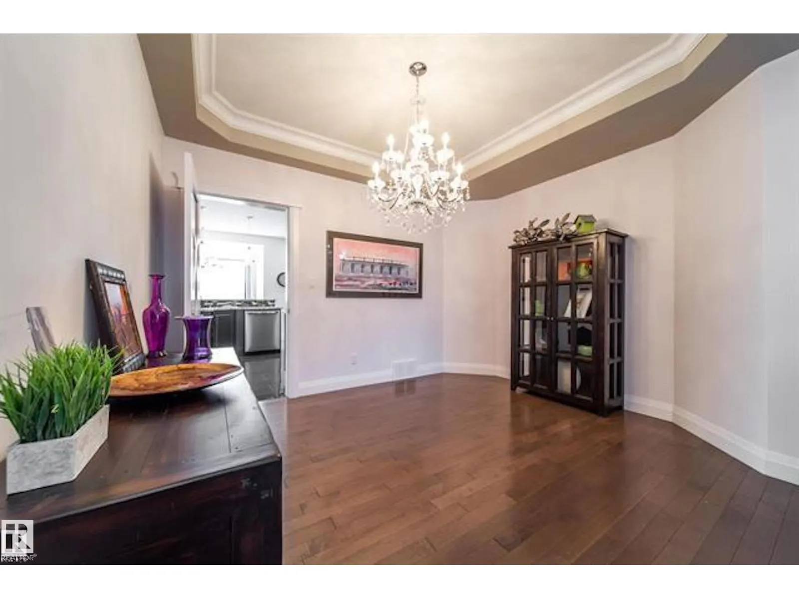 642 ALBANY WY NW