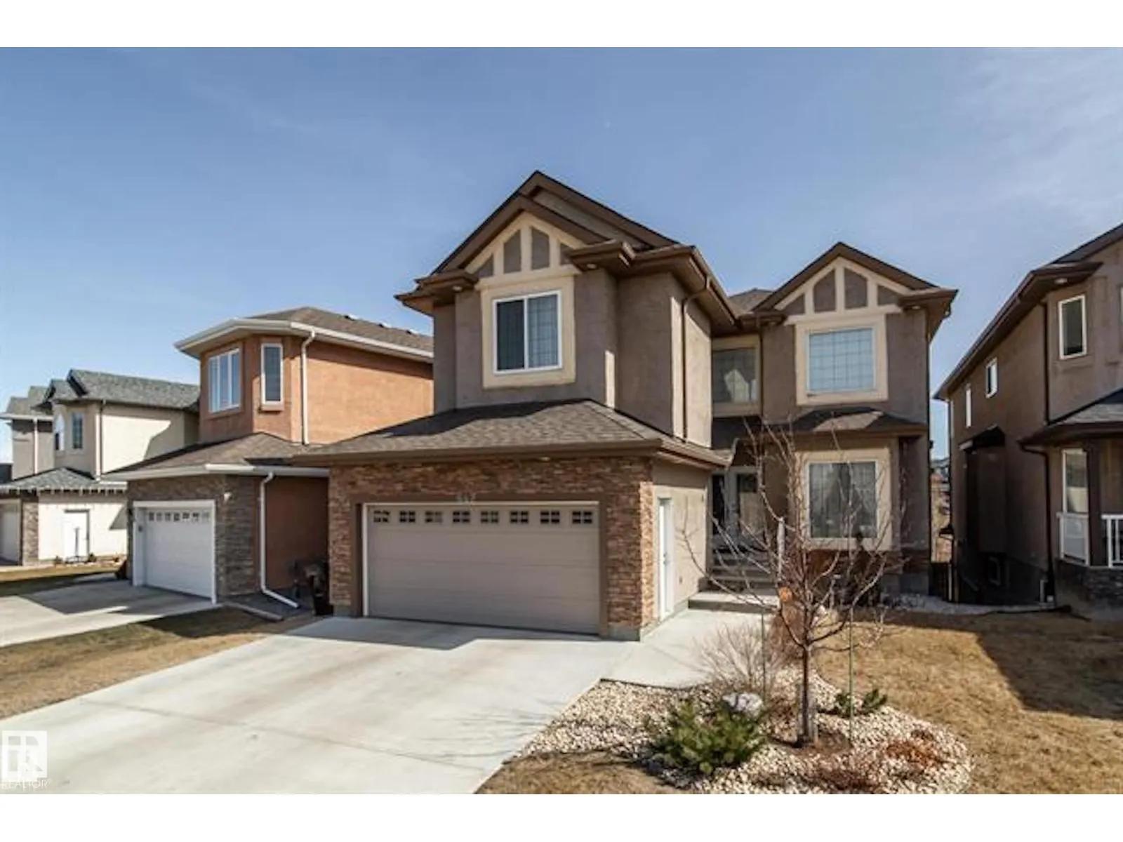 642 ALBANY WY NW