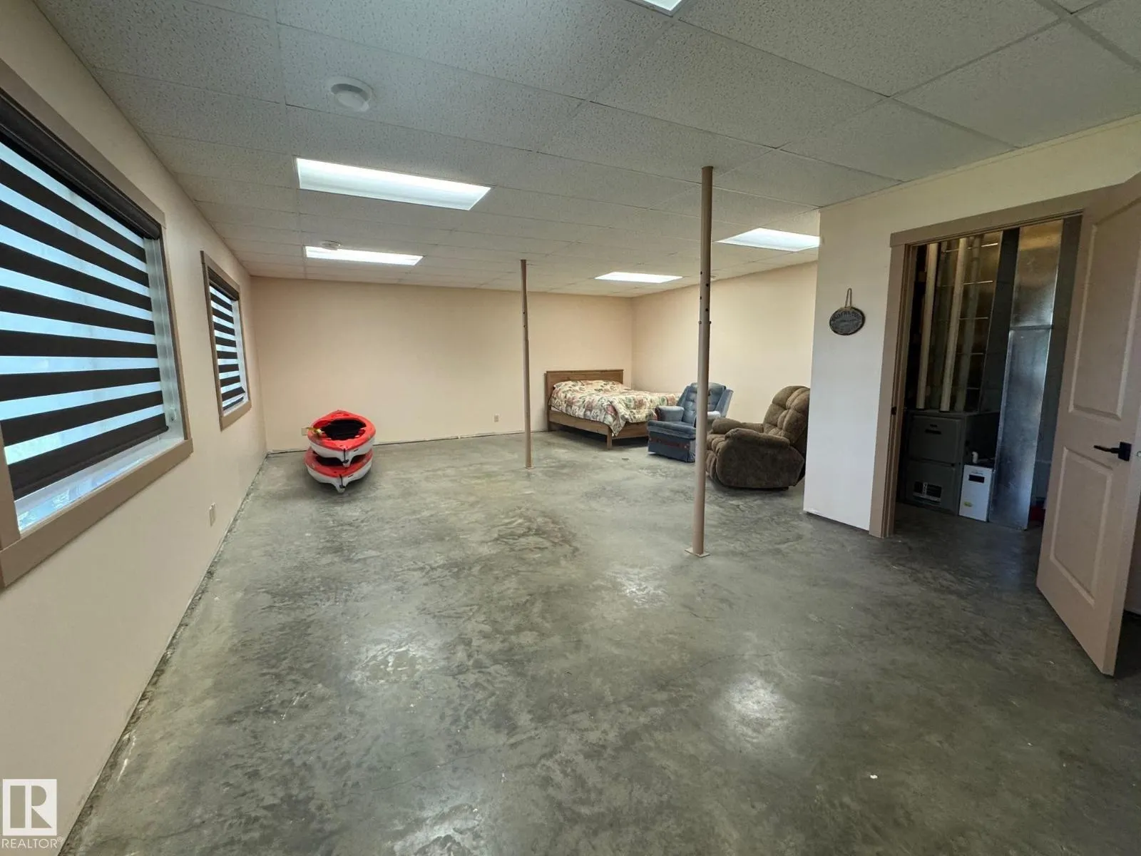 220 Lakeshore DR