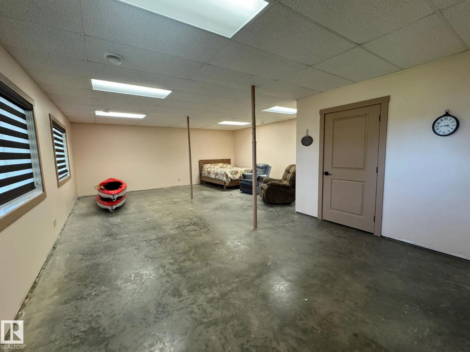 220 Lakeshore DR