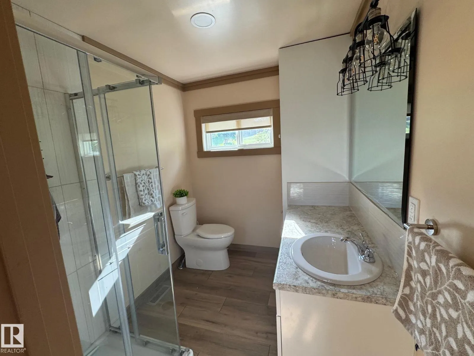 220 Lakeshore DR
