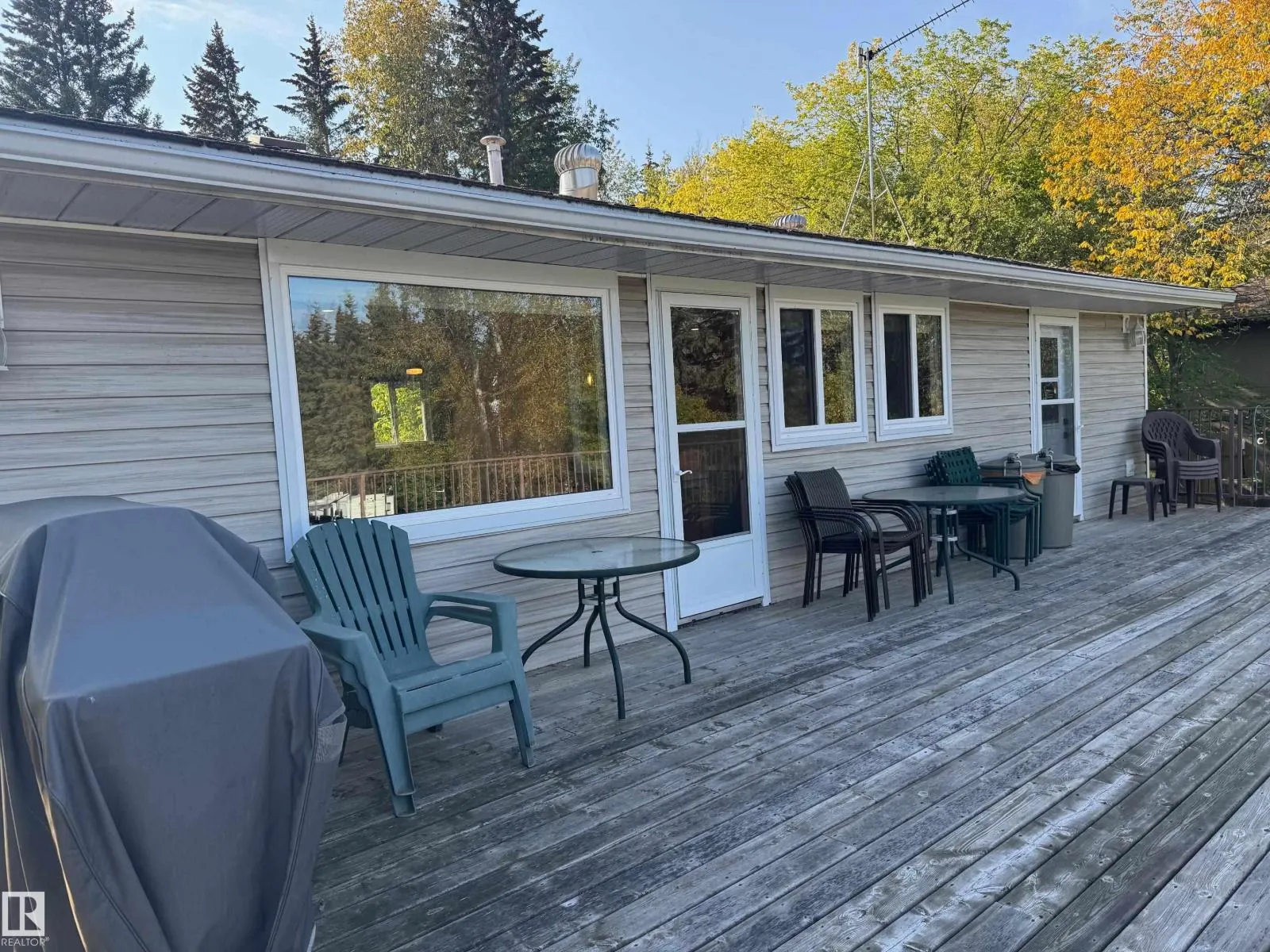 220 Lakeshore DR