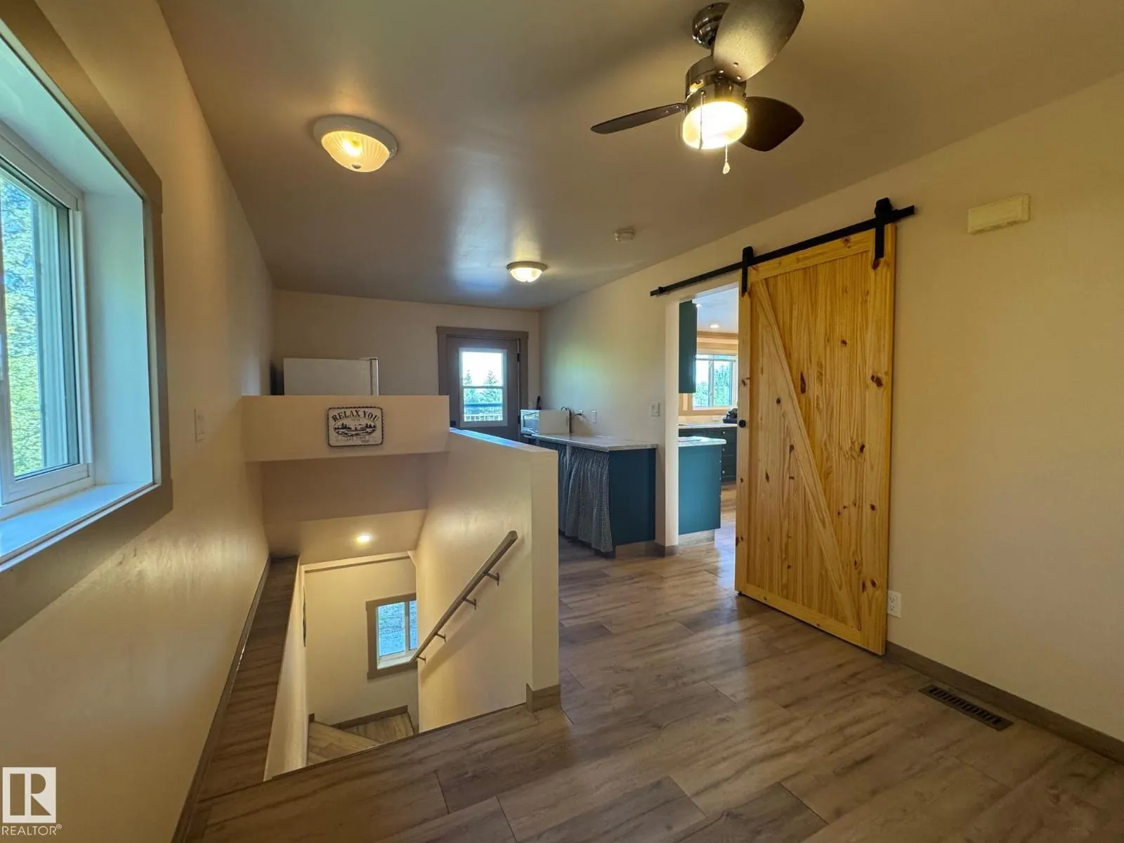220 Lakeshore DR