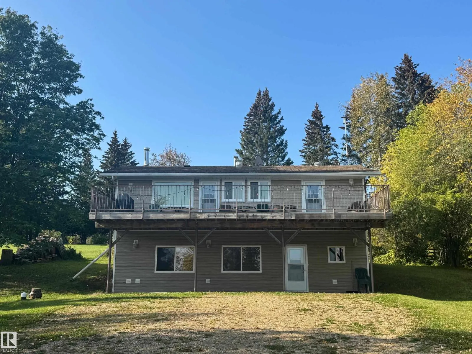 220 Lakeshore DR