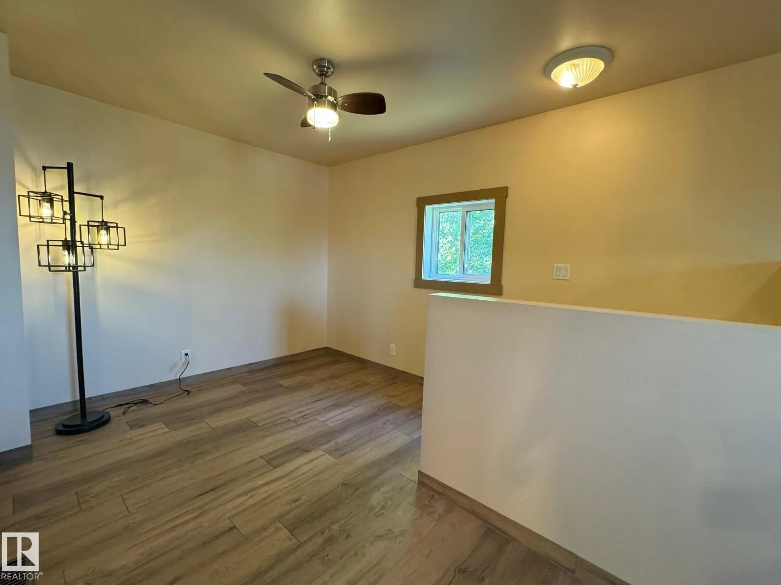 220 Lakeshore DR