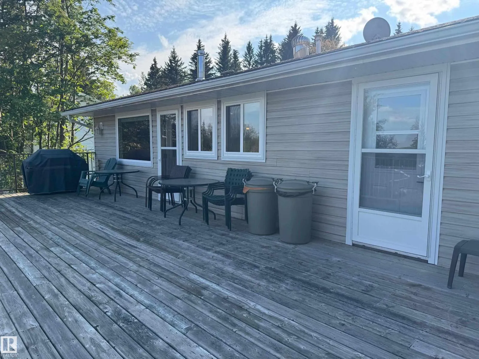 220 Lakeshore DR