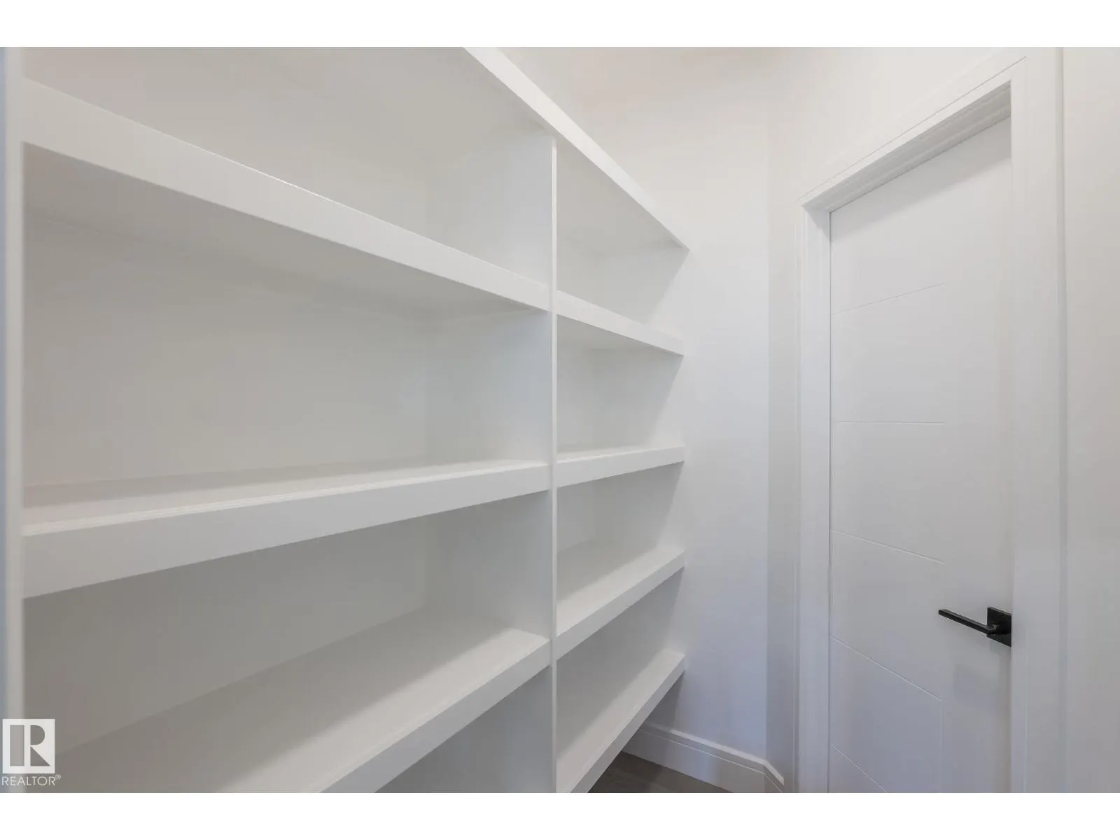 8608 181 AV NW NW