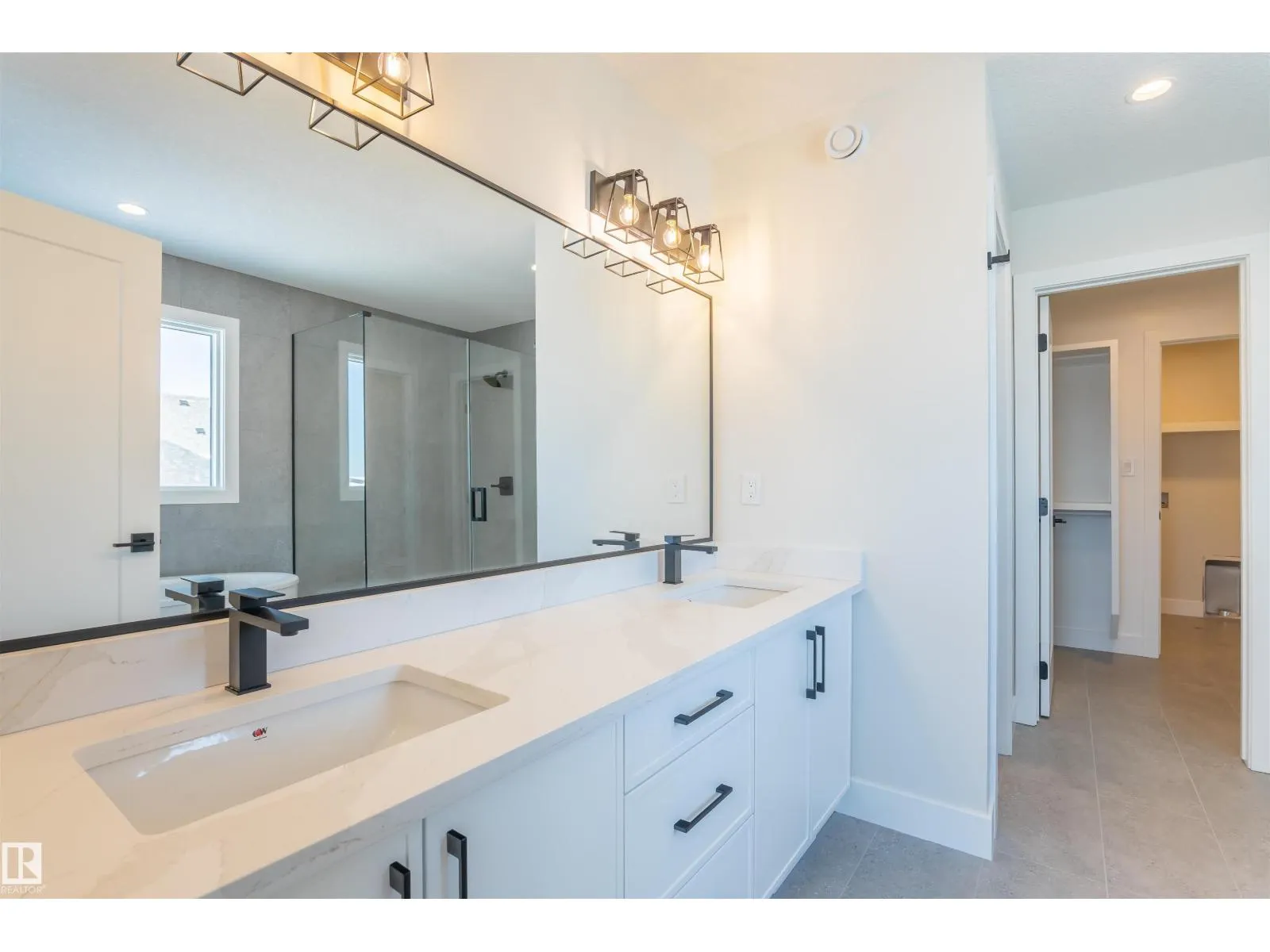 8608 181 AV NW NW