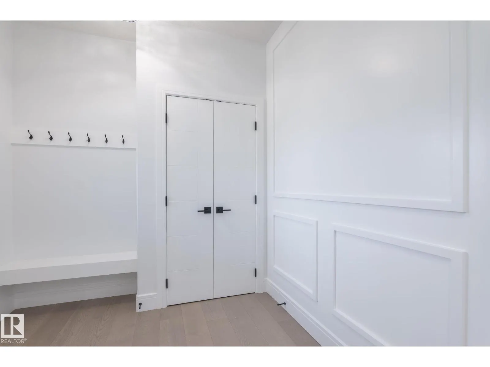8608 181 AV NW NW