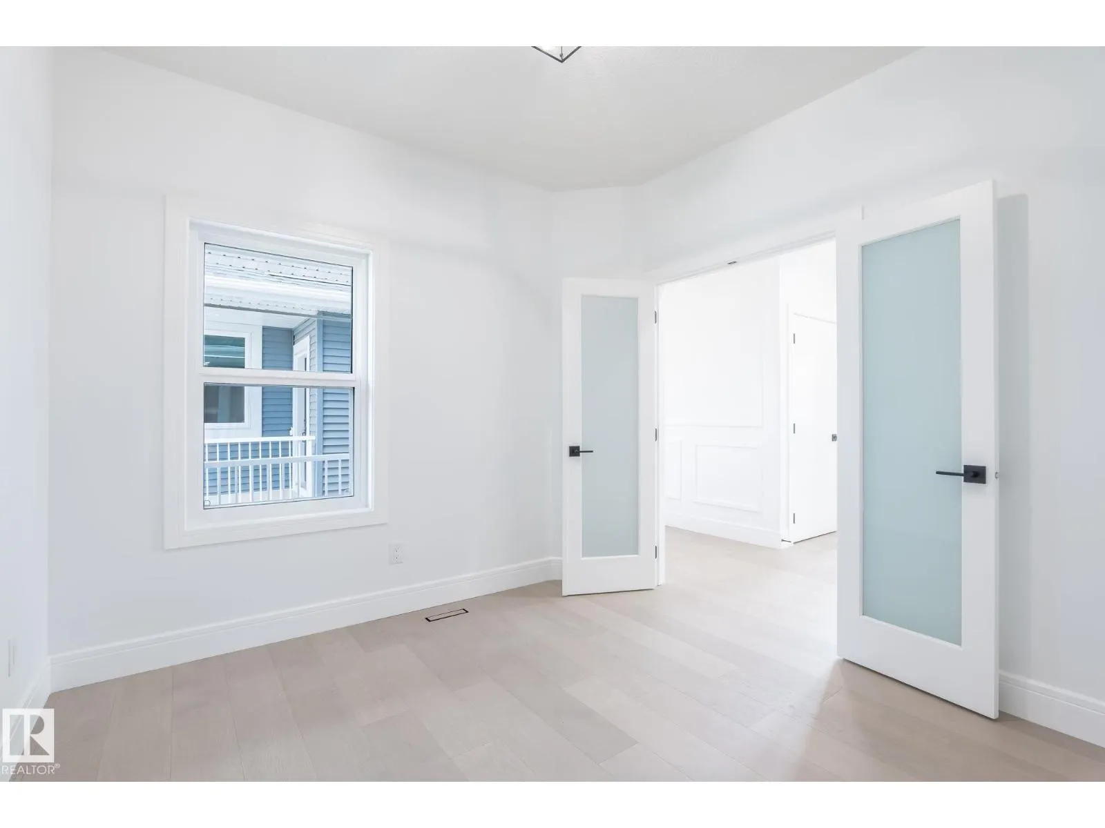 8608 181 AV NW NW