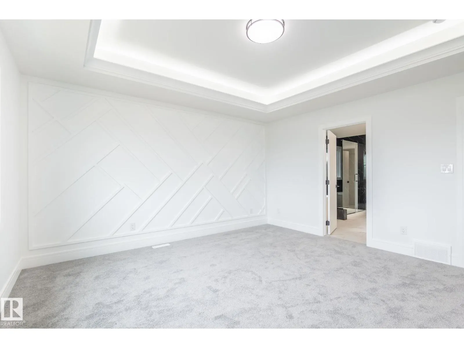 8608 181 AV NW NW
