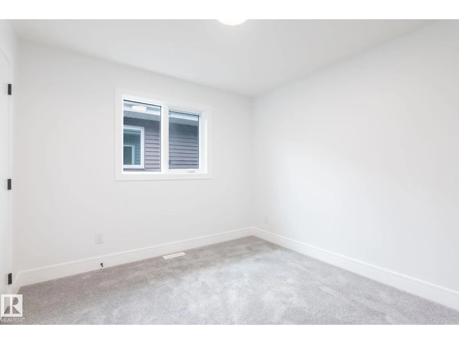8608 181 AV NW NW