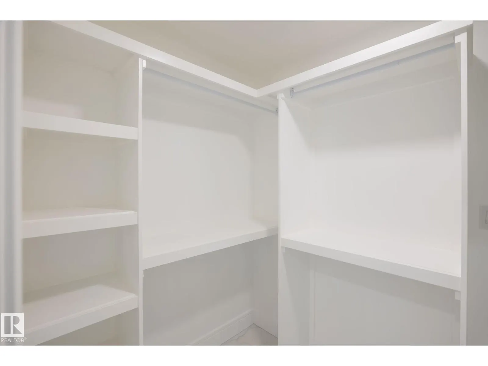 8608 181 AV NW NW