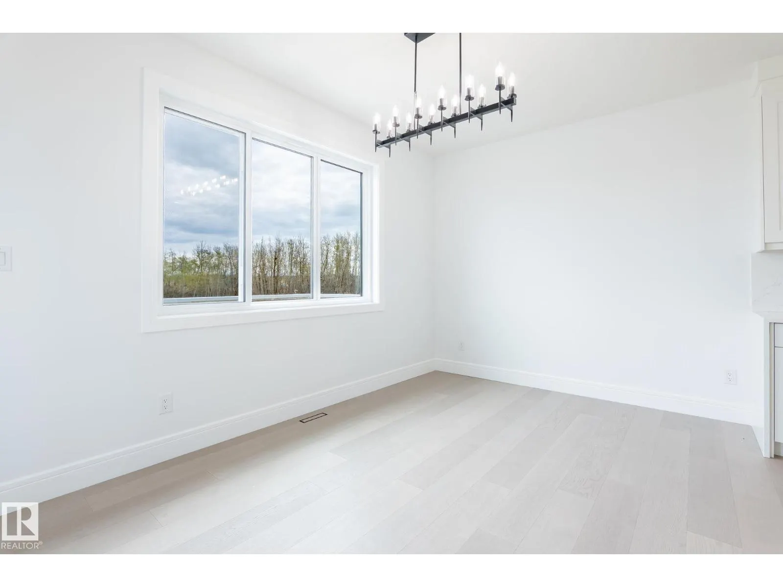8608 181 AV NW NW