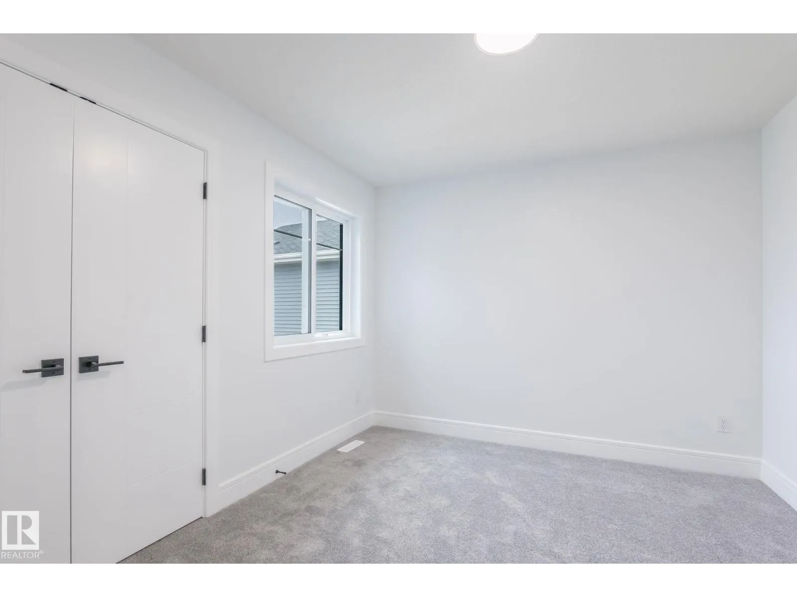 8608 181 AV NW NW