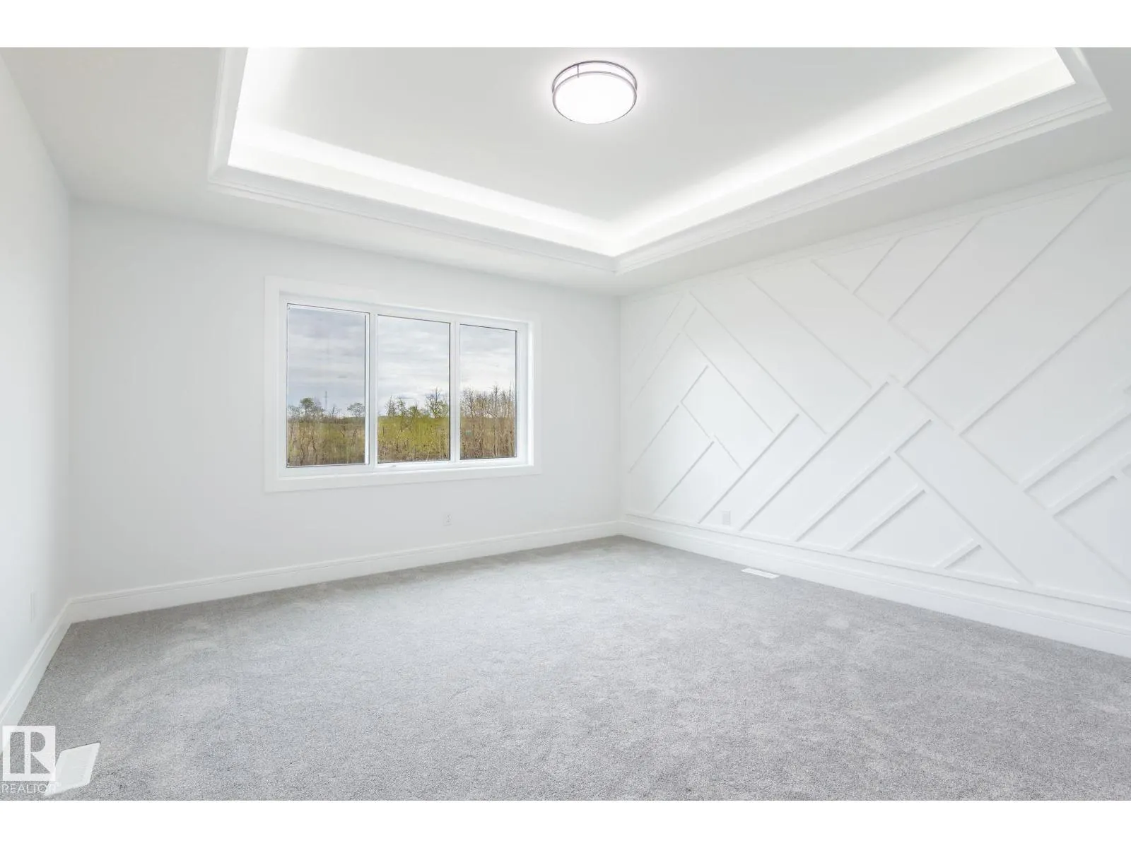 8608 181 AV NW NW