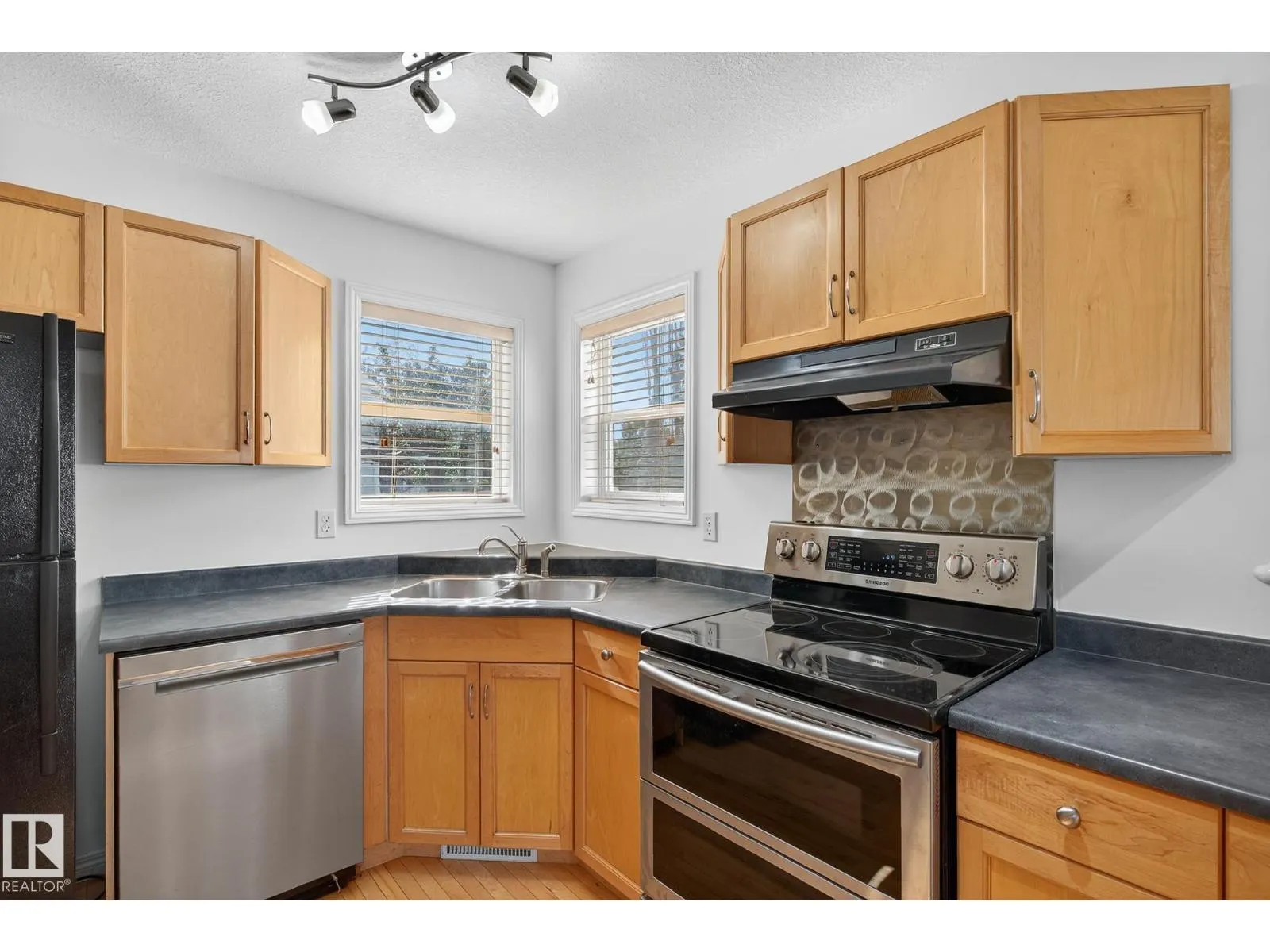 22 ELBOW PL