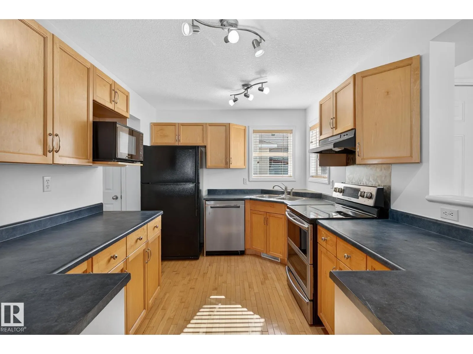 22 ELBOW PL