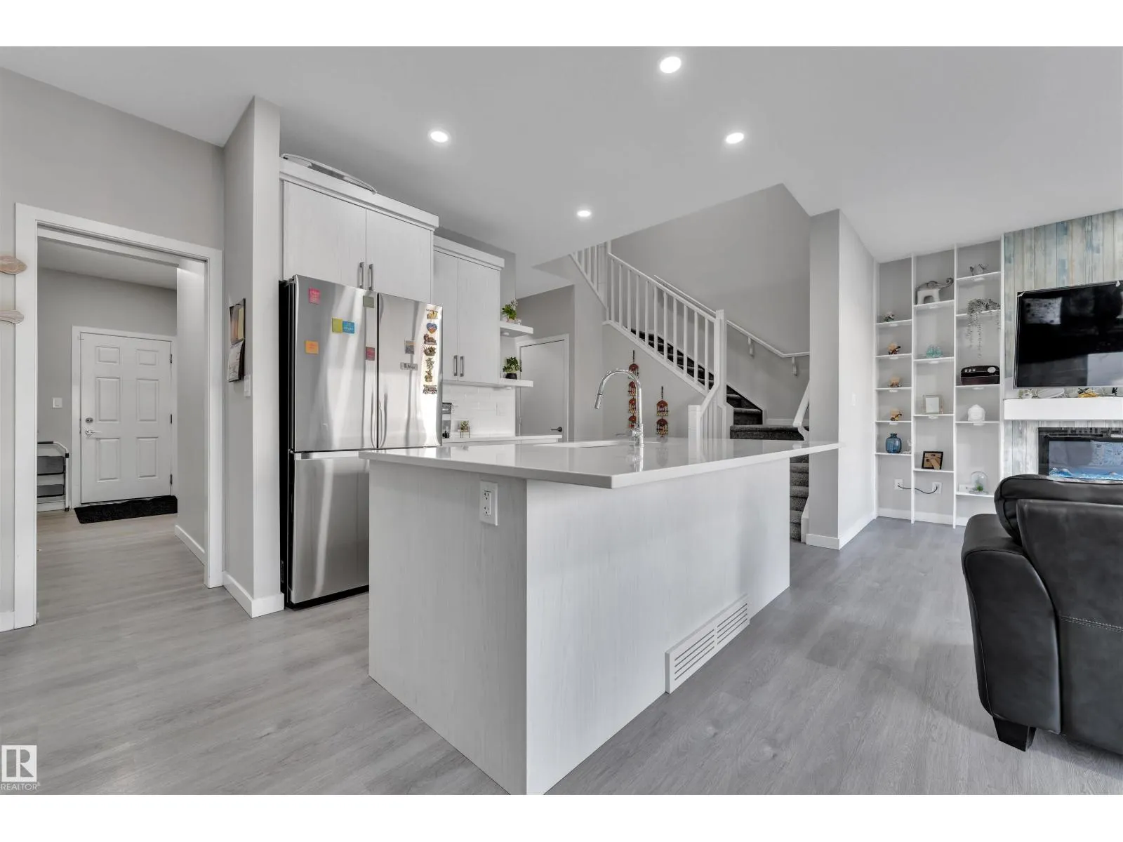 4339 HAWTHORN LD SW