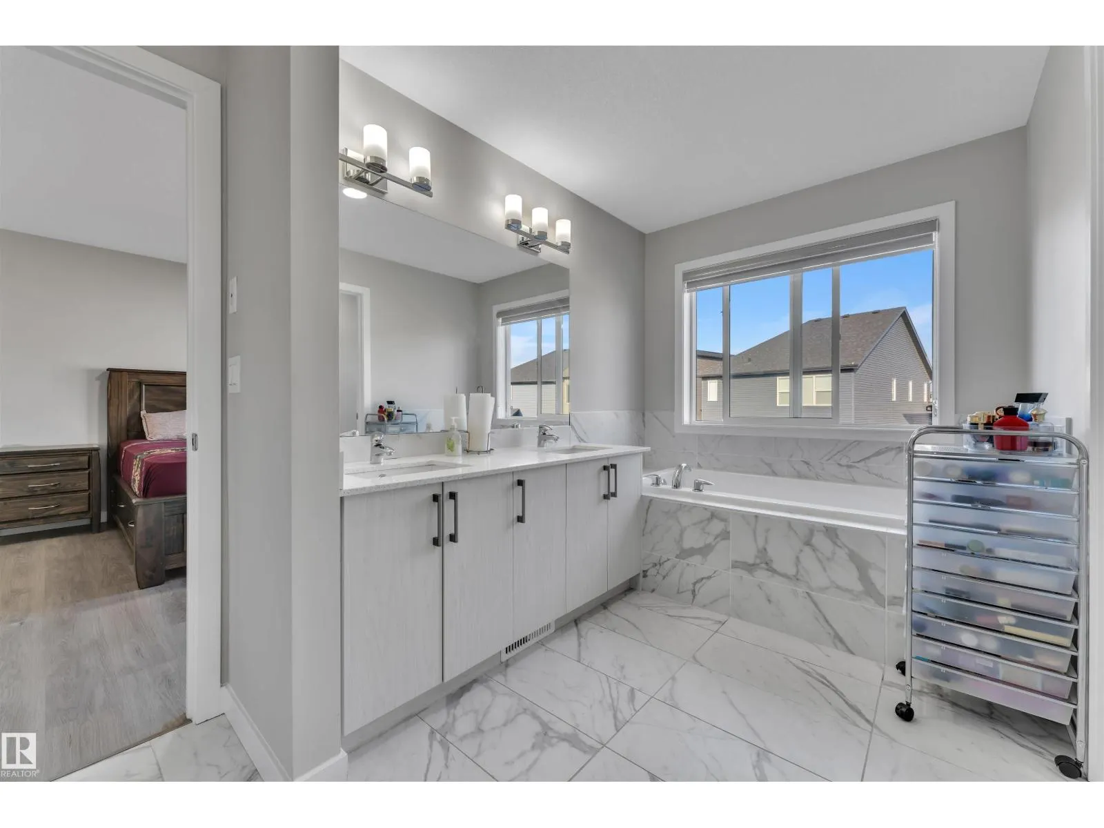4339 HAWTHORN LD SW