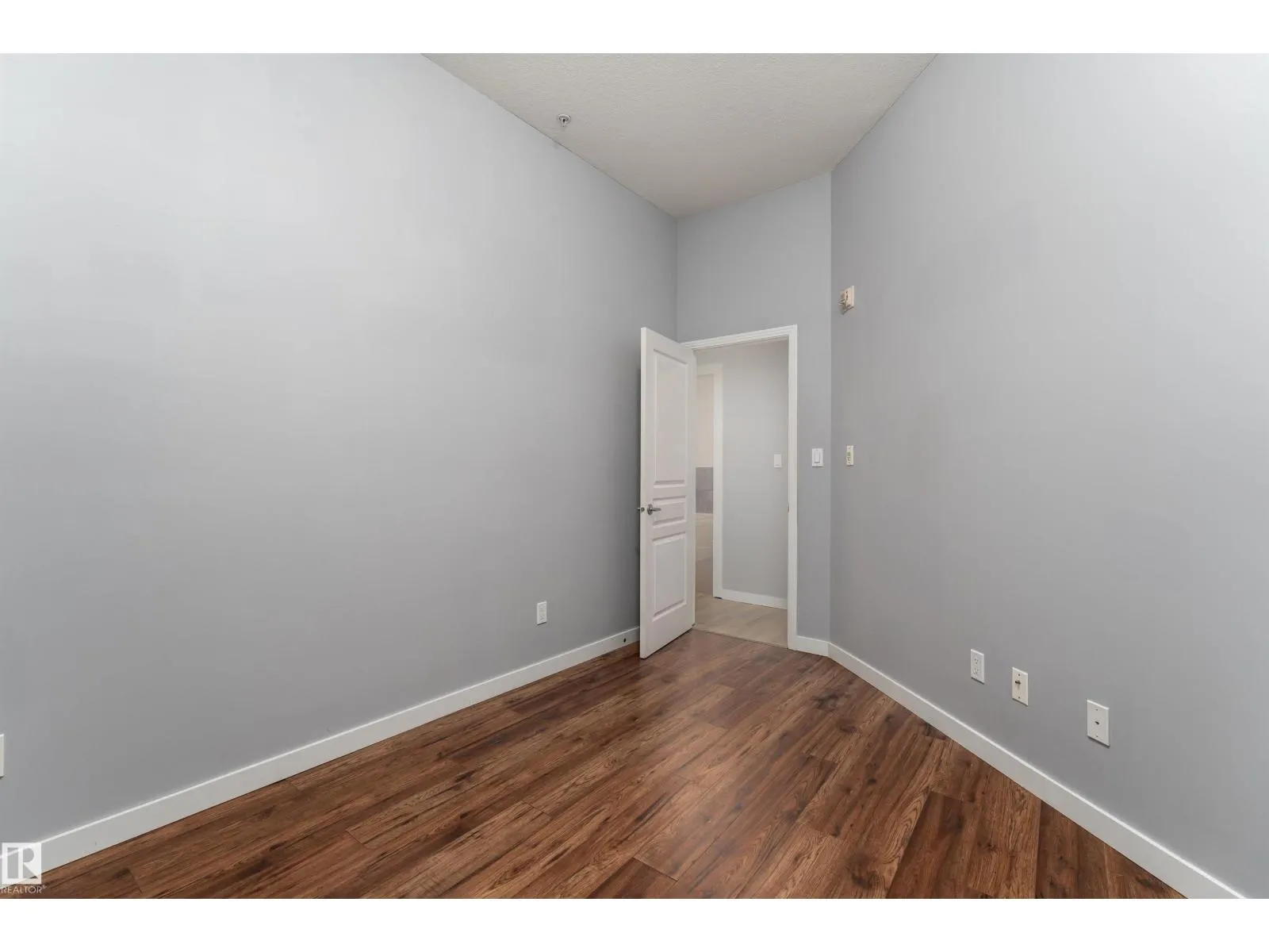 #128 10531 117 ST NW
