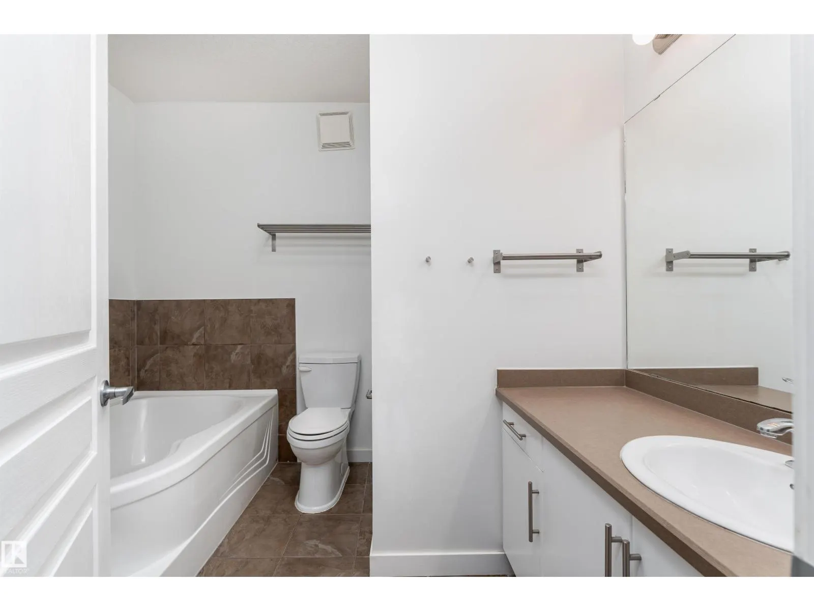#128 10531 117 ST NW