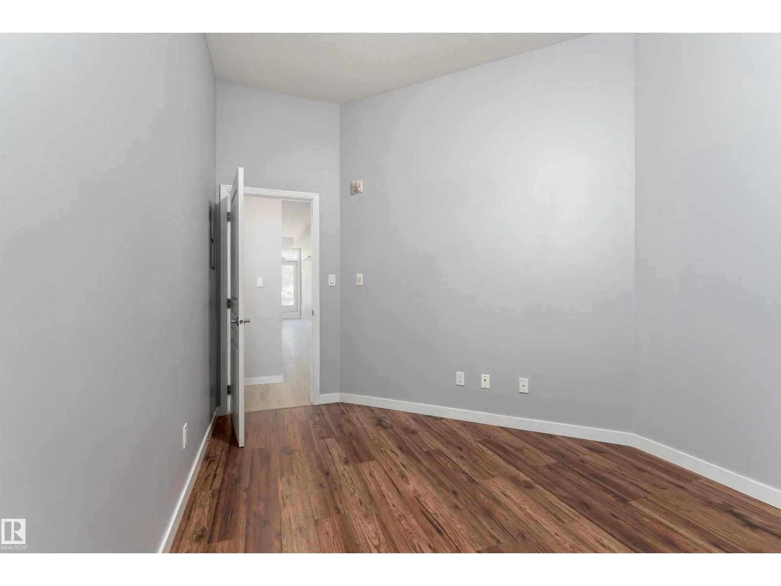 #128 10531 117 ST NW