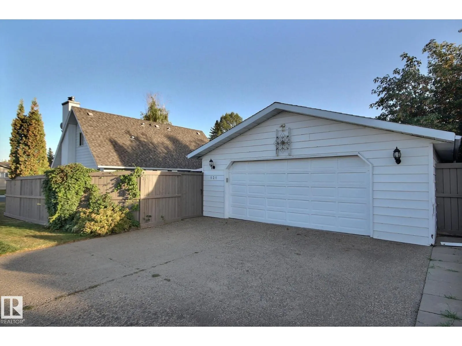 121 WILLIAM HUSTLER CR NW