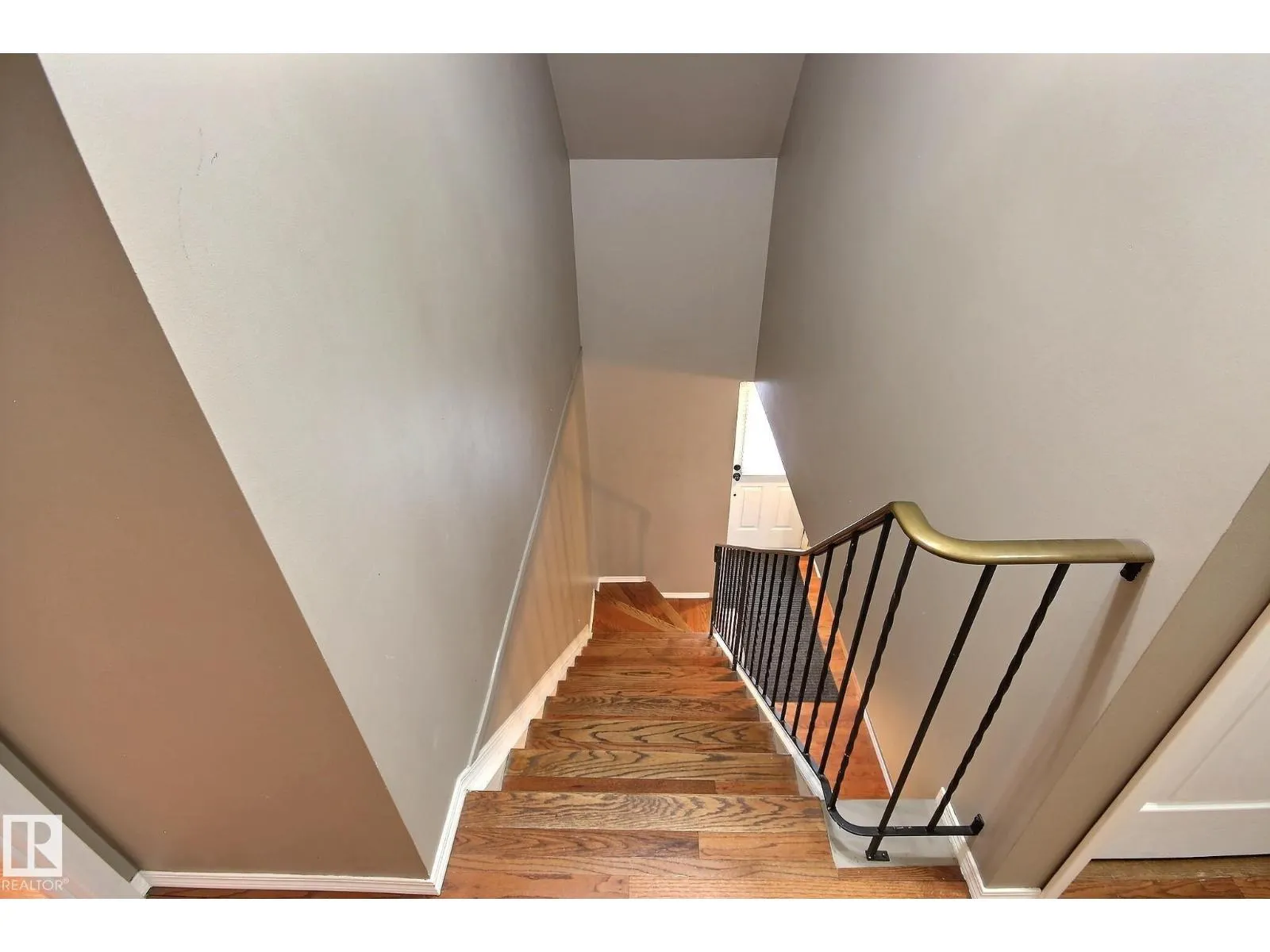 121 WILLIAM HUSTLER CR NW